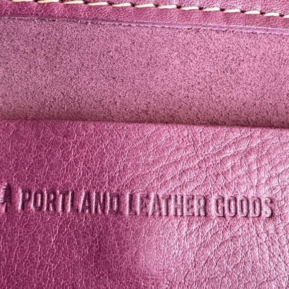 Portland Leather Purple rancher wallet EUC - Picture 6 of 10